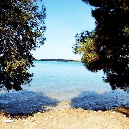 Apartman Nika - *