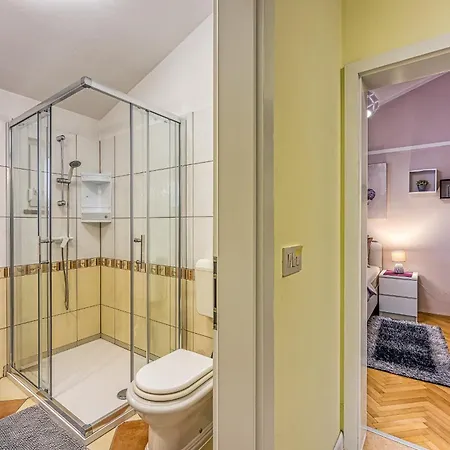 Apartman Nika - *